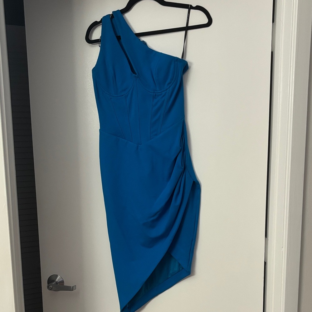 NWT. Lavish Alice Size 4 Blue One-Shoulder Dress